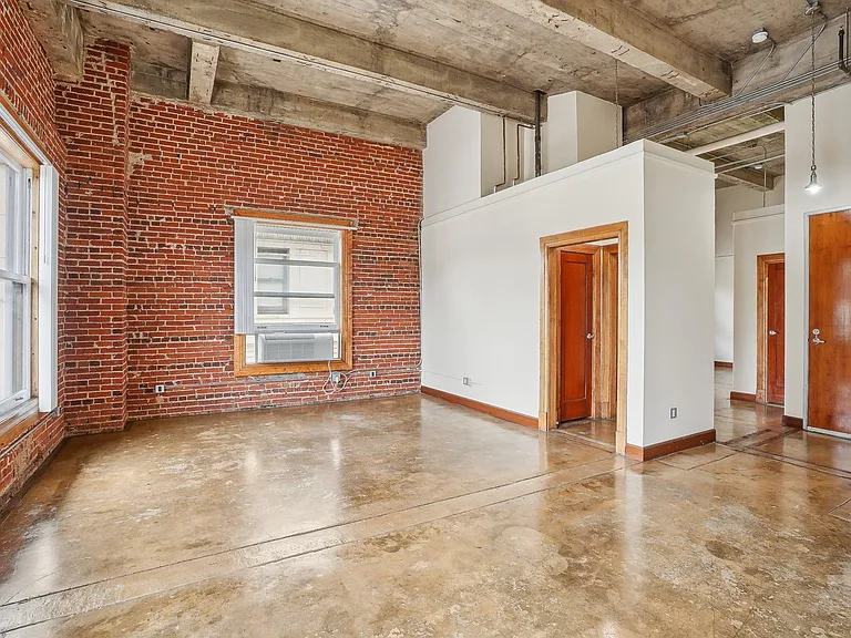 451 S Main St — Photo 5