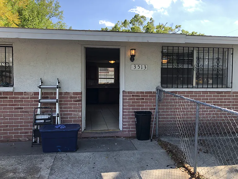 3513 E Emma St — Photo 1