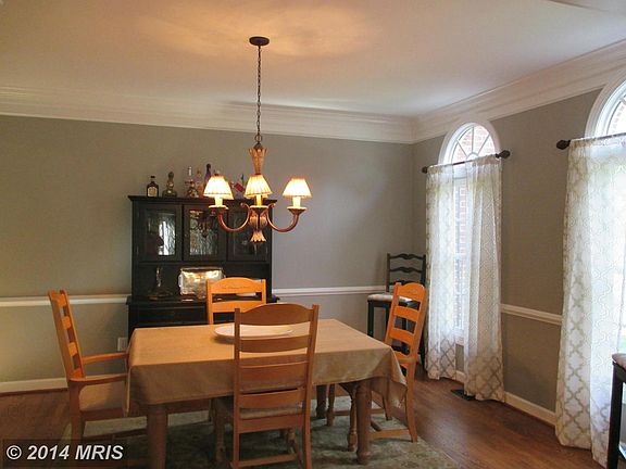 5th image of 42995 Farmingdale Dr