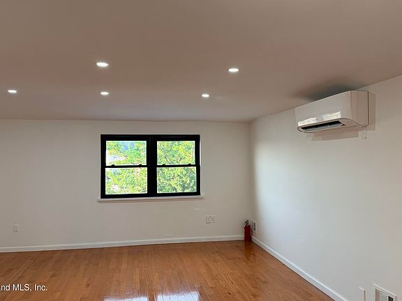 4th image of 216 Monahan Ave #2
