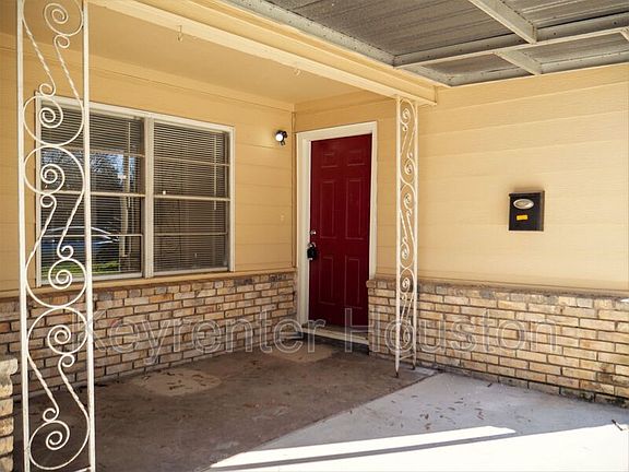 3rd image of 1307 Birchwood Dr