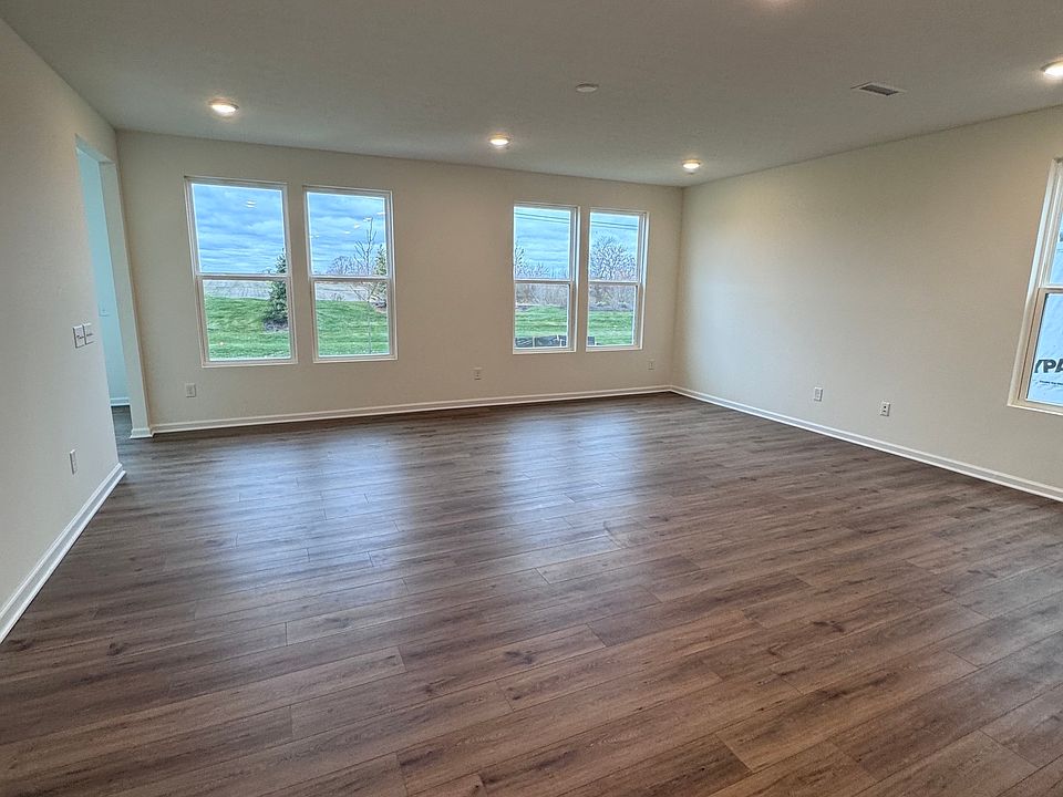 2nd image of 814 Daisy St