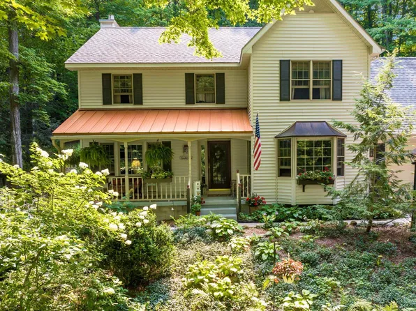 8335 Forest Dr, Traverse City, MI 49684