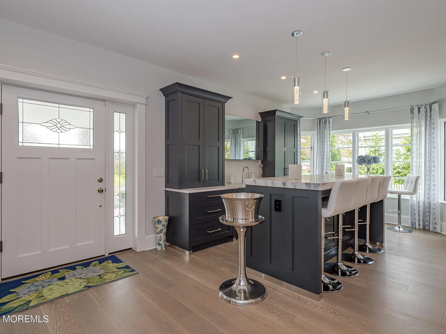 8 bed, 5.5 bath, 5784 sqft, $25,000 — Photo 4