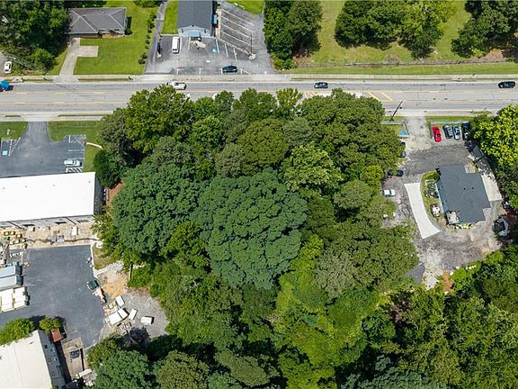 3rd image of 5557 Oakdale Rd SE