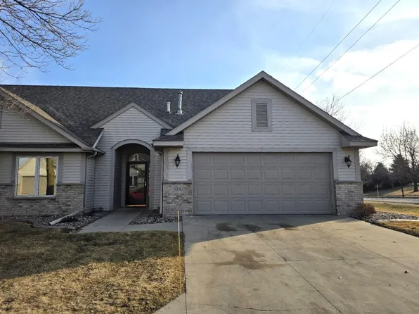 5006 Greens Dr NW, Rochester, MN 55901