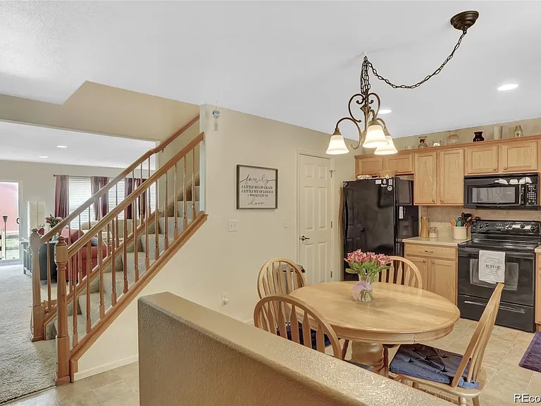 414 Smith Cir — Photo 3