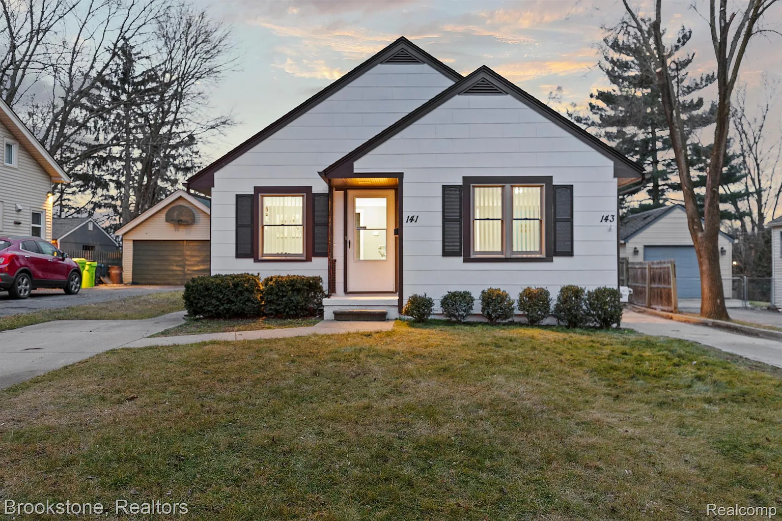 141 Ferndale Ave photo 1