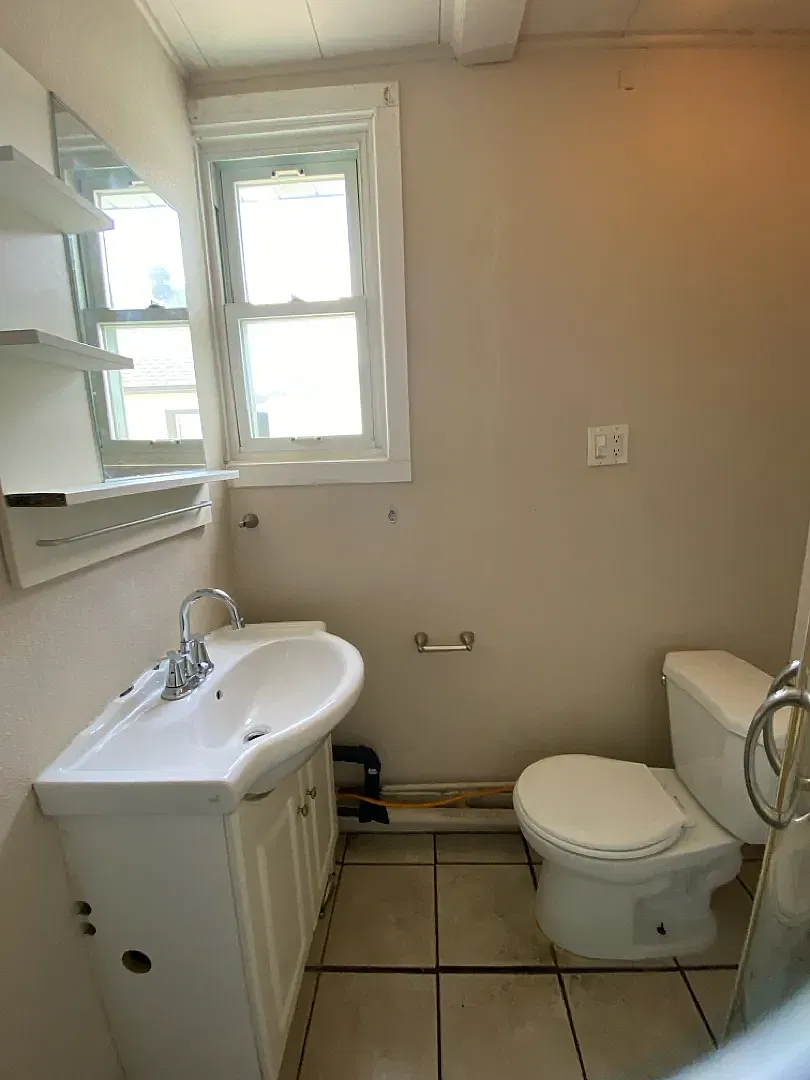 3 bed, $2,000 — Photo 2