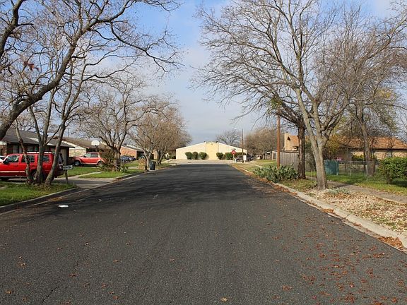 5th image of 204 Zinnia Dr