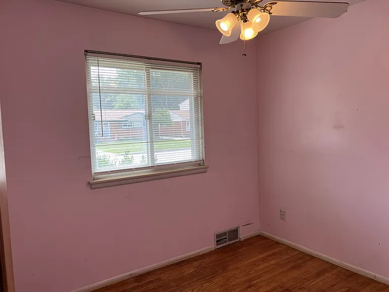 736 Forest St — Photo 16