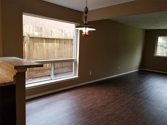 4th image of 408 Bull Run Dr