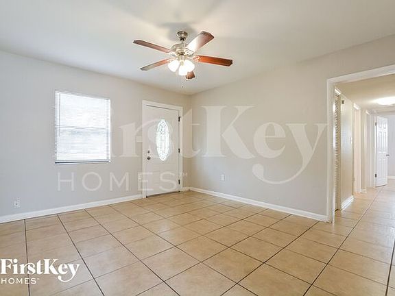 3rd image of 828 Dorado Ave