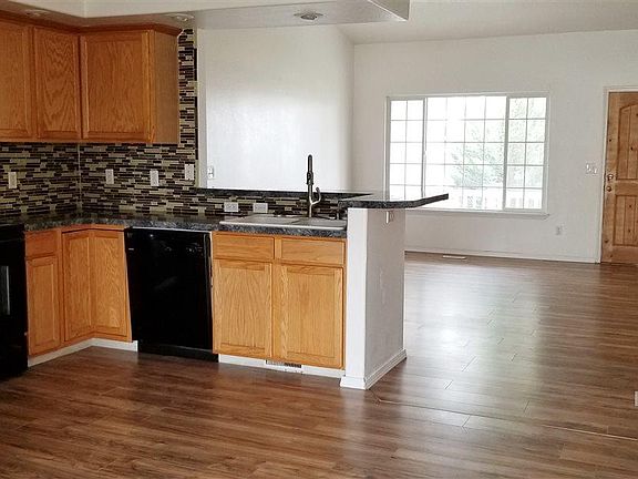 4th image of 4016 Sutton St