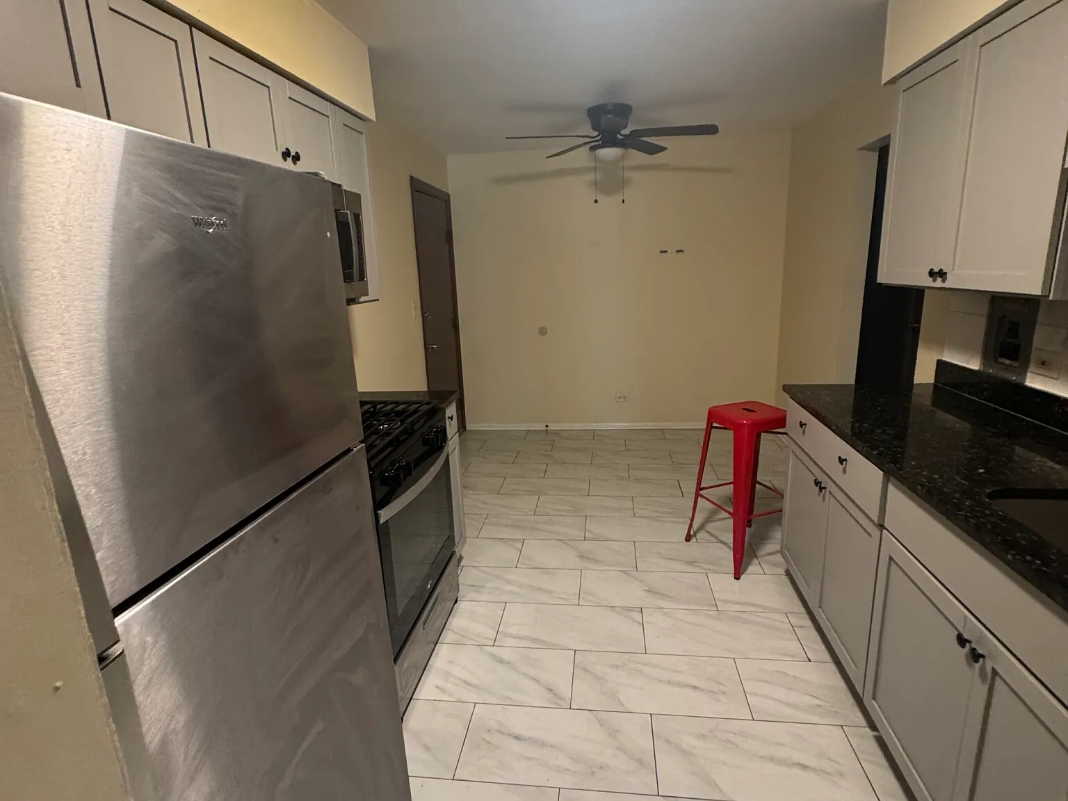 2 bed, 1.0 bath, 725 sqft, $1,899 — Photo 2