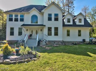 136 Fairway Dr, Tobyhanna, PA 18466