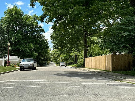 4th image of 906 Audrey Ave
