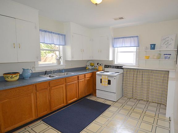 2nd image of 1182 Leesville St