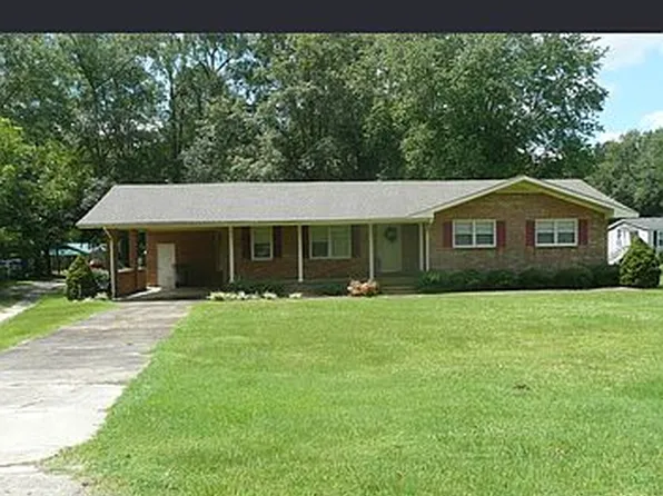 512 Chestnut St, Bladenboro, NC 28320