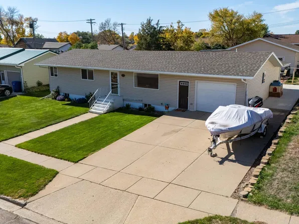 413 3rd Ave NW, Beulah, ND 58523