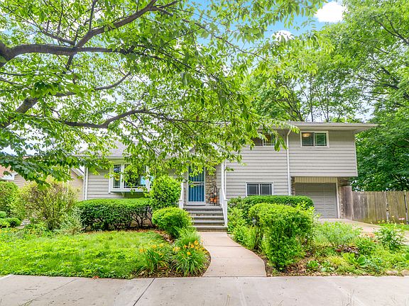 3rd image of 11244 Park Ln S
