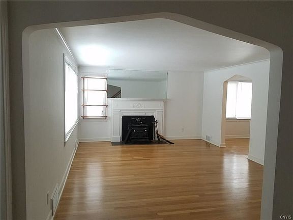 2nd image of 969 Meadowbrook Dr