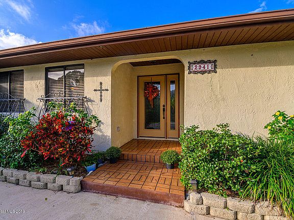 4th image of 2941 Long Lake Dr