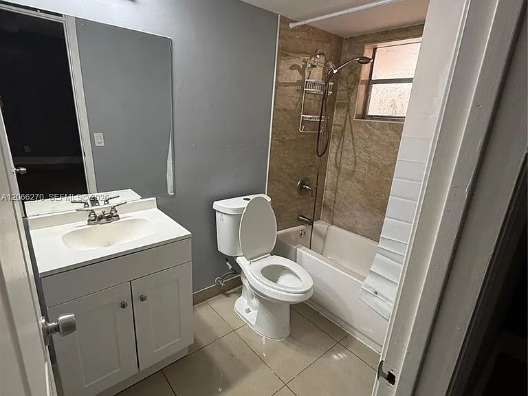 1516 SW 5th Pl #1-4 — Photo 7