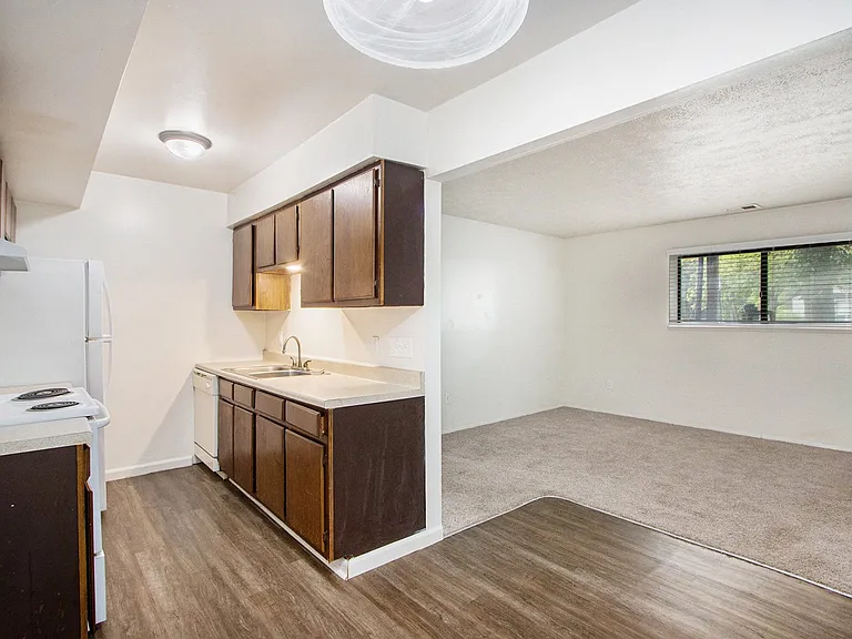 Briarwood Apartments — Photo 10