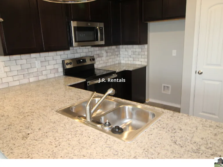 227 Green Valley Dr — Photo 4