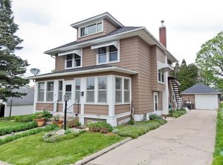 103 S Sales St, Anamosa, IA 52205