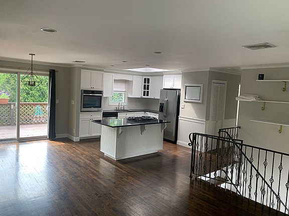 3rd image of 319 Myrtle Ave