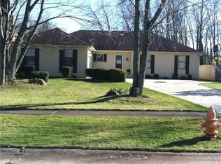 30941 Windy Hollow Ln, North Olmsted, OH