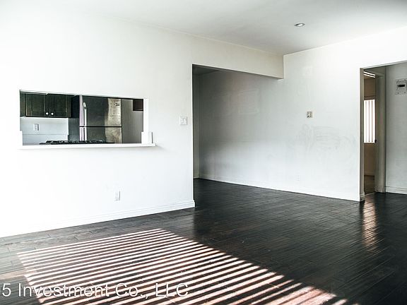 3rd image of 1343 N Martel Ave APT 01