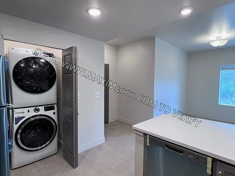 940 Grand Avenue — Photo 5