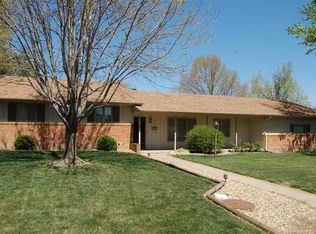 909 Countryside Dr, McPherson, KS 67460