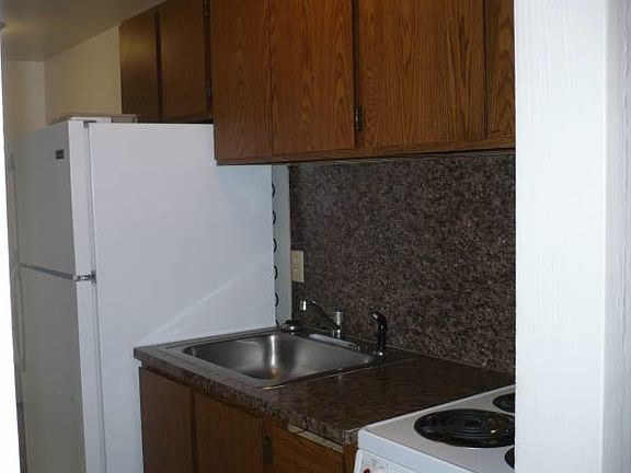 3rd image of 105 Anoka Ave APT 5