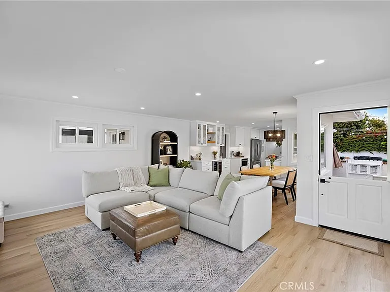 226 La Jolla Dr — Photo 12