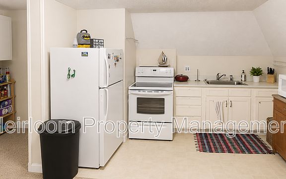 3rd image of 1817 E 1st St Floor 3