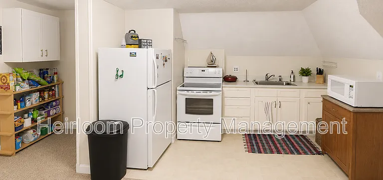1817 E 1st St #3 — Photo 3
