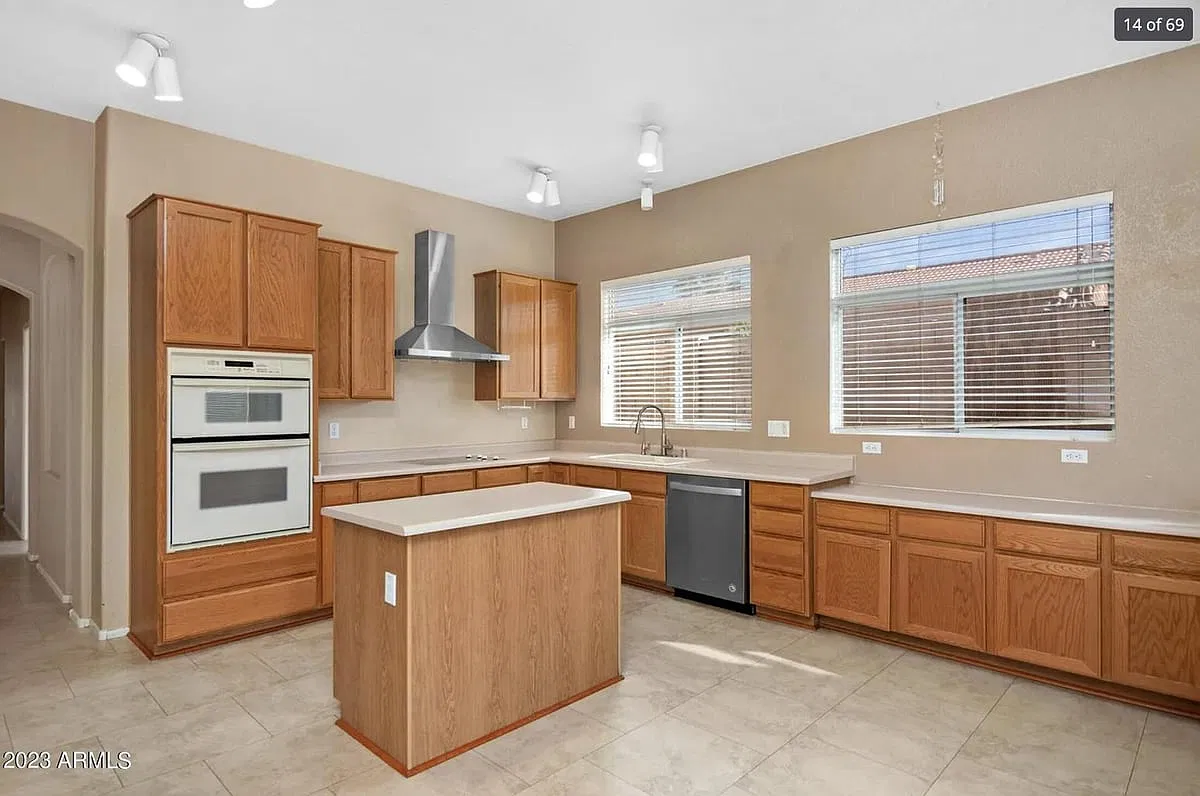 1623 West Armstrong Way — Photo 1
