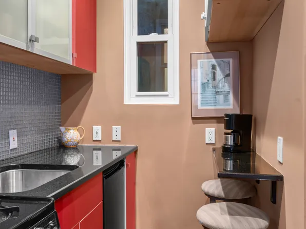 352 West 12th Street MAISONETTE image 5 of 6