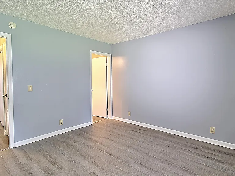 910 Brett Dr — Photo 9