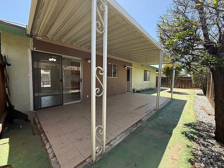26071 Camphorwood Ave — Photo 22