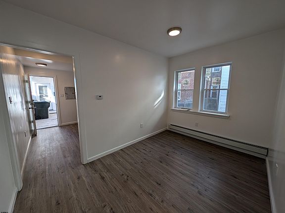 4th image of 1909 Ontario Ave