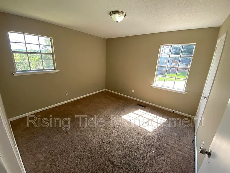 540 20th Ct NE — Photo 6