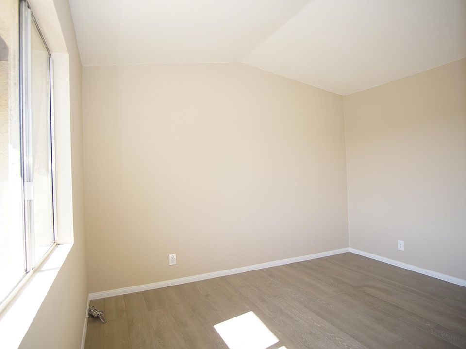 2nd image of 1921 Wilcox Ave APT C