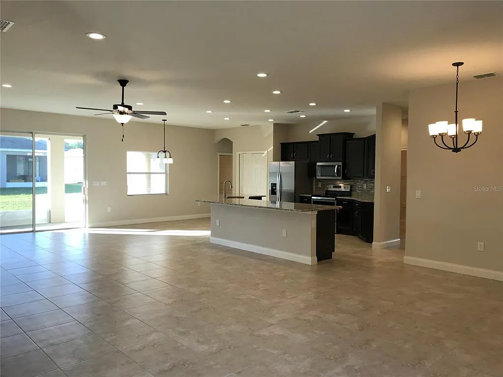 5 bed, 3.0 bath, 2536 sqft, $3,495 — Photo 4