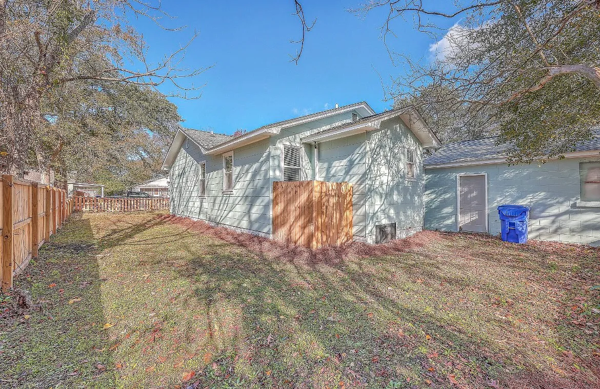 3 bed, 2.5 bath, 1117 sqft, $2,600 — Photo 4