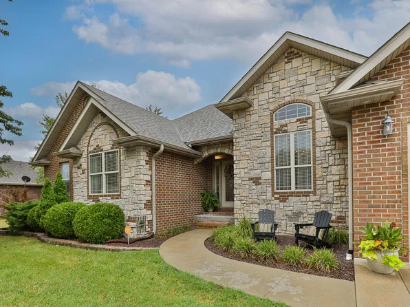 1441 S Charles Place, Bolivar, MO 65613